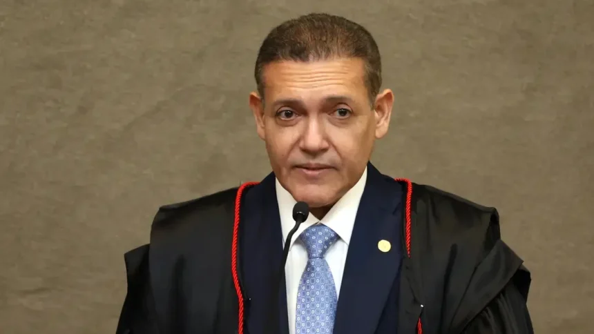 tse-atende-flavio-bolsonaro-e-decide-suspender-canal-‘exercito-do-lula’-com-3,3-milhoes-de-pessoas-no-whatsapp