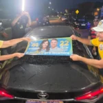 dorinha-mobiliza-apoiadores-em-quatro-pontos-de-palmas-com-adesivacos-por-sua-eleicao-e-de-flavio-bolsonaro