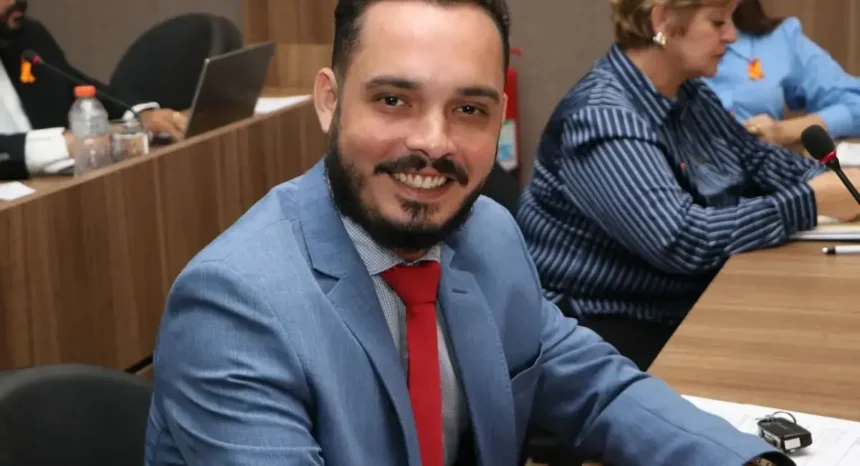 nile-william,-advogado:-“com-reforma-da-constituicao,-flavio-bolsonaro-quer-intimidar-o-judiciario”
